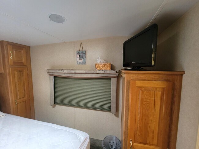 Building Photo - 9797 E 32nd St