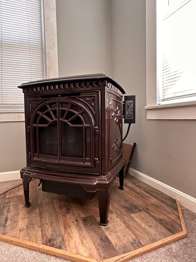 Building Photo - 42 Mill St