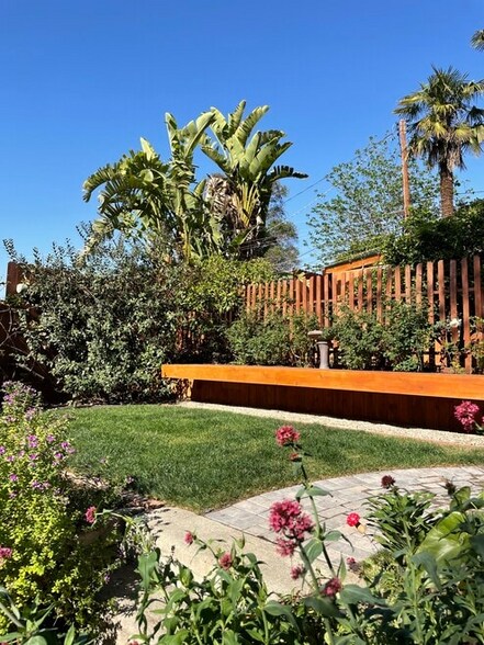 Building Photo - 2437 Arthur St