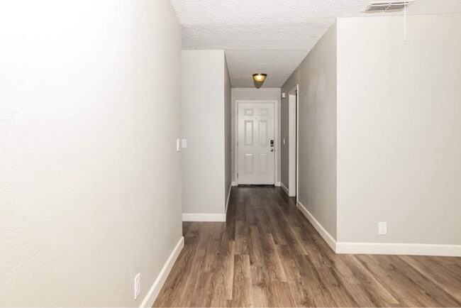 Building Photo - 1026 Woodridge Dr