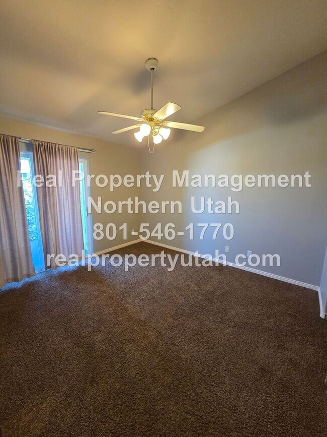 Building Photo - Top Floor 2 Bed 2 Bath Clearfield Condo Available!