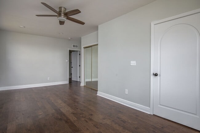 Building Photo - Adorable North Hampton House - Must See!