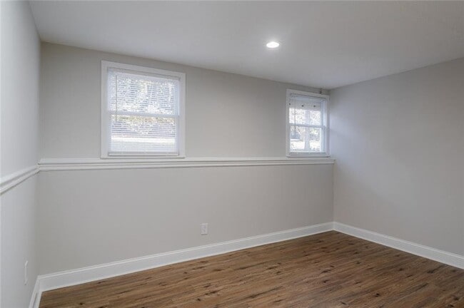 Building Photo - 3599 Lower Roswell Rd