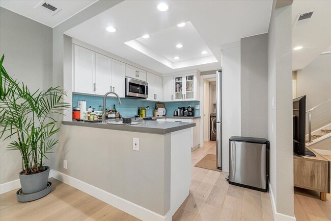 Building Photo - Hamilton Place Townhome