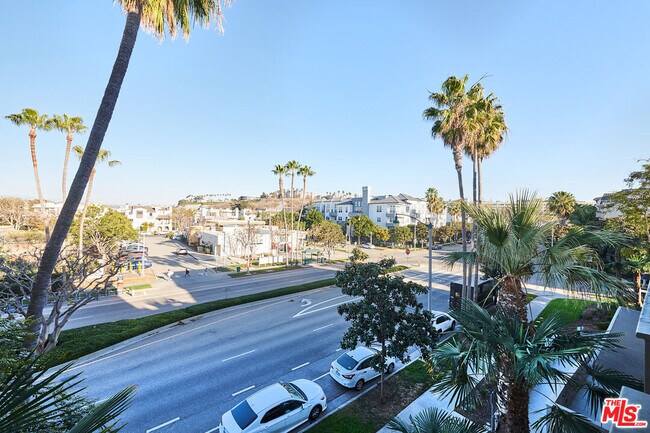 Building Photo - 6400 Crescent Prk E