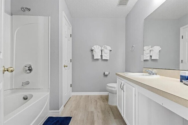 Building Photo - 326 Elderberry Dr
