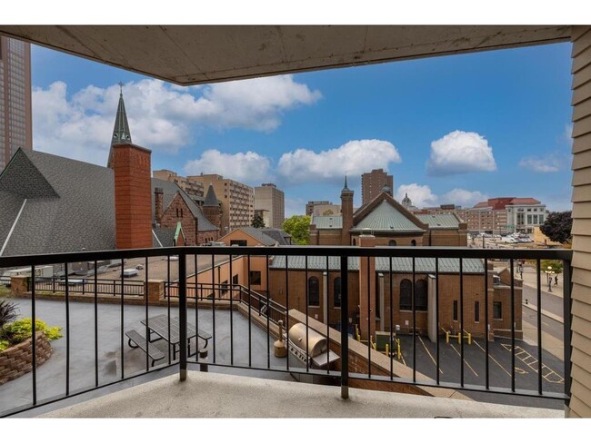Building Photo - 78 10th St E