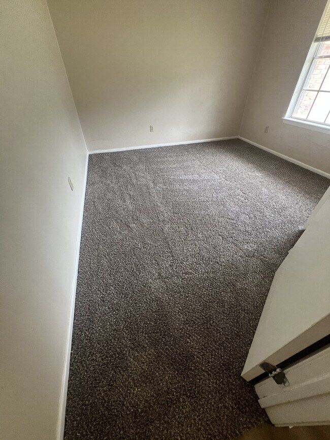 Building Photo - 361 Heirloom Dr