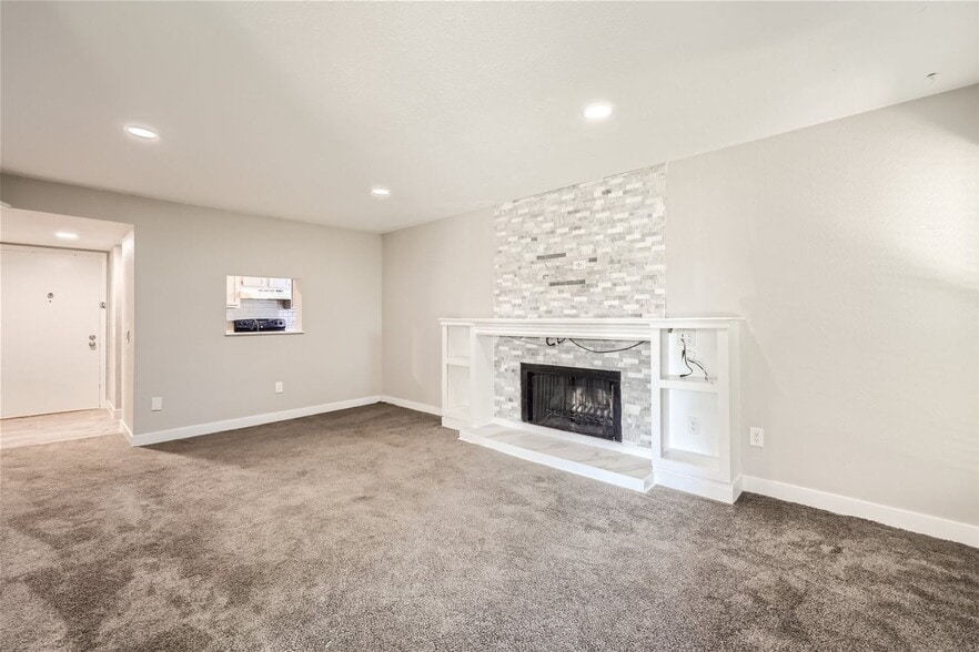Building Photo - 6410 S Dayton St