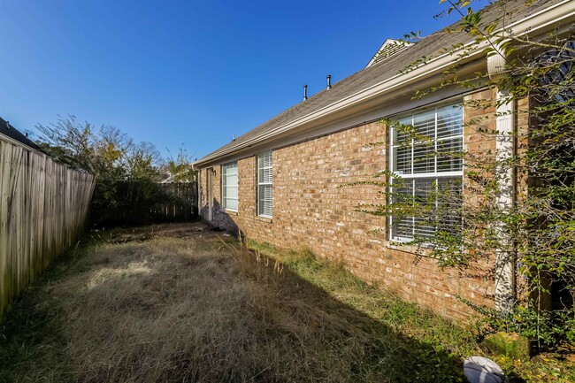 Building Photo - 6821 Kamali Ave