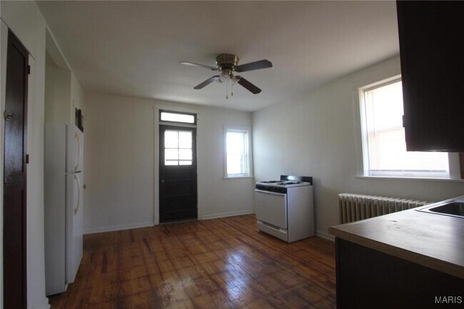 Building Photo - 5424 Rhodes Ave