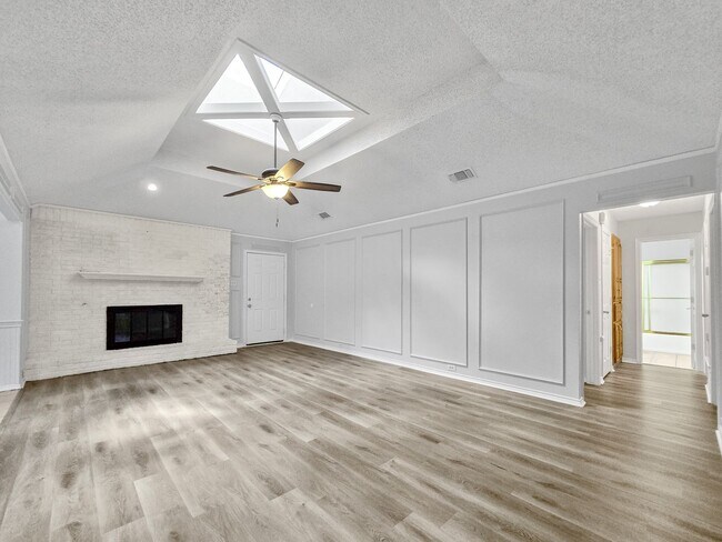 Building Photo - Coming Soon! 4 BR/2BA | Newly Renovated Single Family Home | Covered Patio | In Waxahachie!