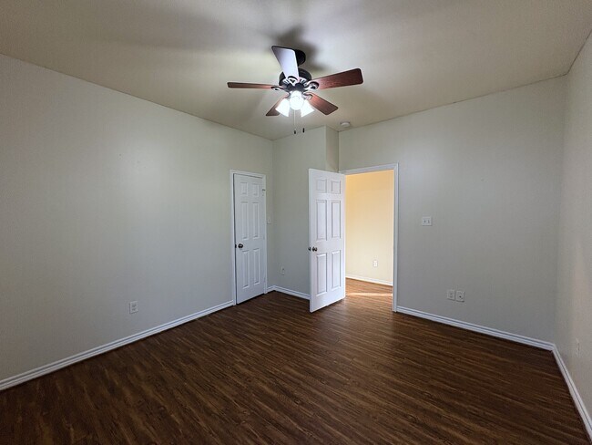 Building Photo - 1601 Lenert Cir
