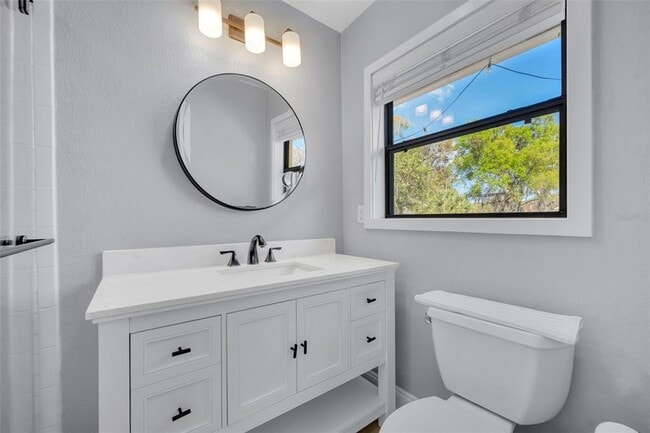 Building Photo - 1081 Lake Weldona Dr