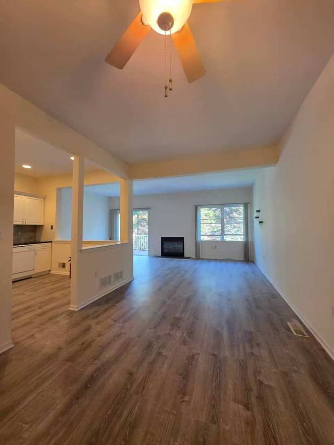 Building Photo - 17 Springhill Dr