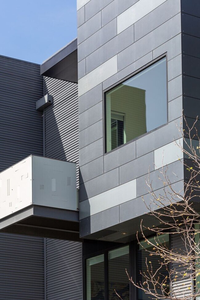 Building Photo - 811 Folger Ave