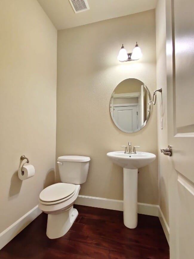 Building Photo - Beautiful Tumwater Home - 4 BD+DEN+BONUS RM