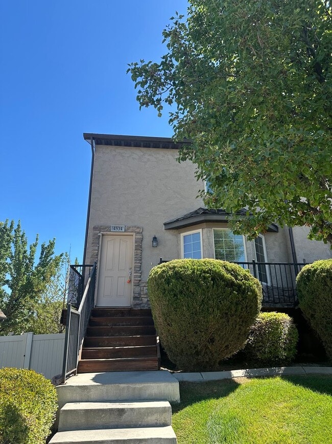 Building Photo - GET $1000 OFF THE FIRST MONTHS RENT!!!