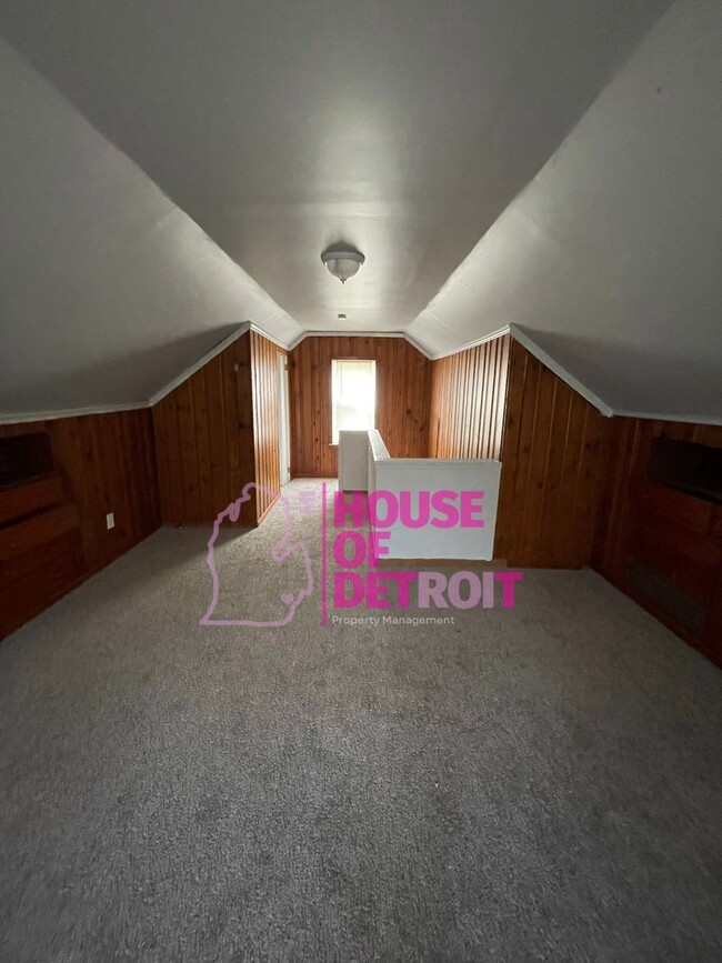 Building Photo - 2 BEDROOM | 1 BATH | FREE PRE SCREEN