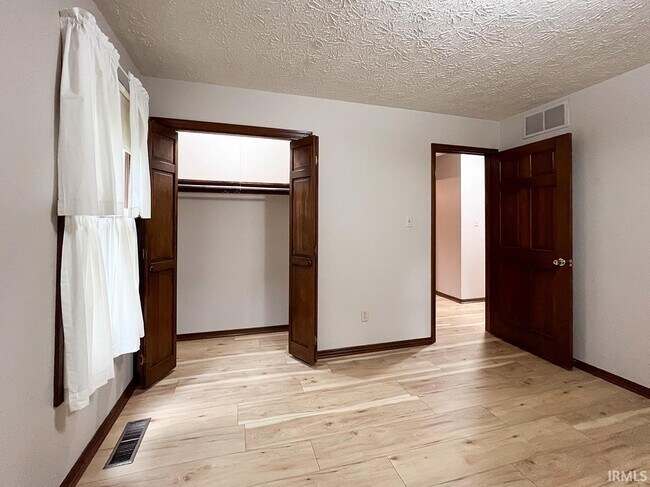 Building Photo - 1633 Greenfield Ct