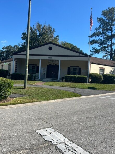 Building Photo - 1525 SE 25th St