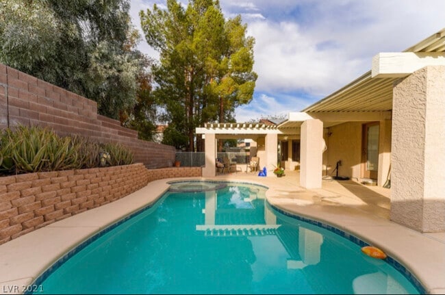 Building Photo - 741 Rocky Trail Rd