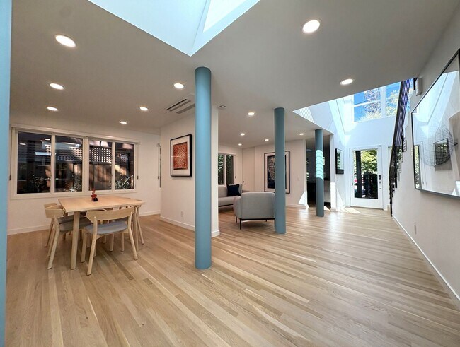 Building Photo - Modern Home availalble for lease in Menlo ...