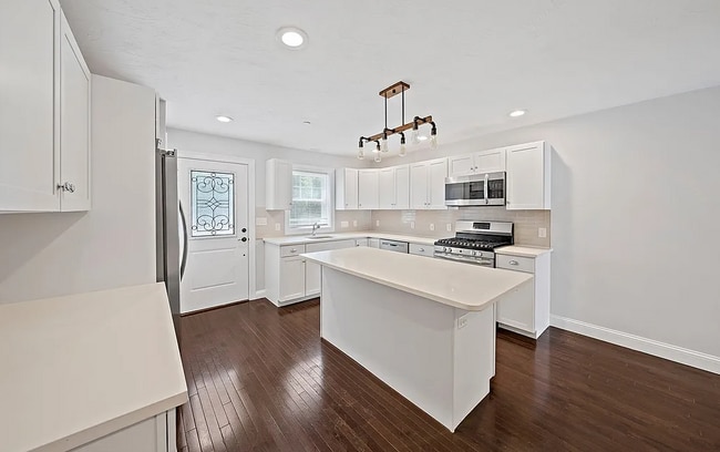 Building Photo - 479 Sherman St