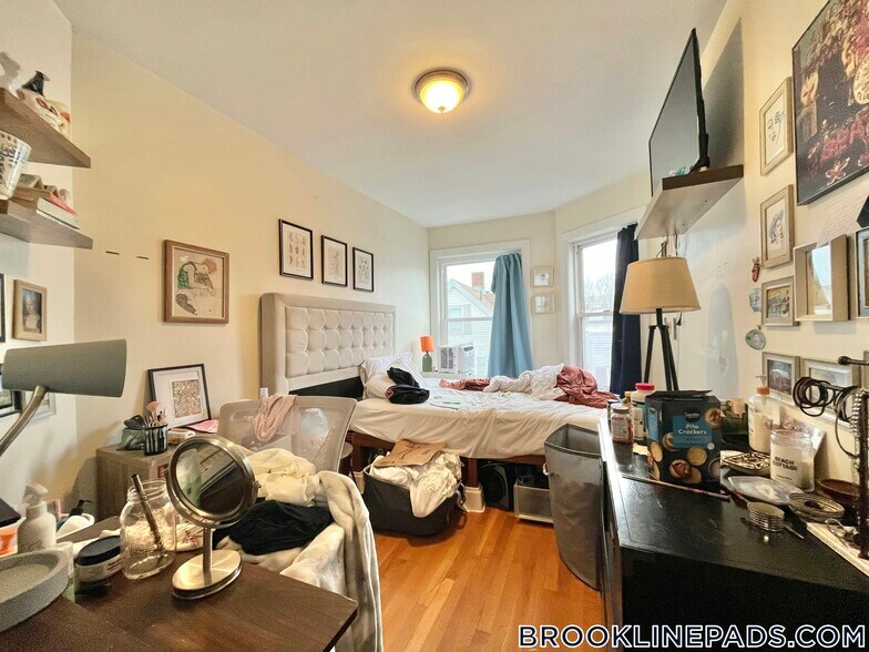 Building Photo - 11 Leverett St