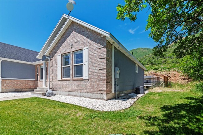 Building Photo - 1676 S Mountain Vw Cir