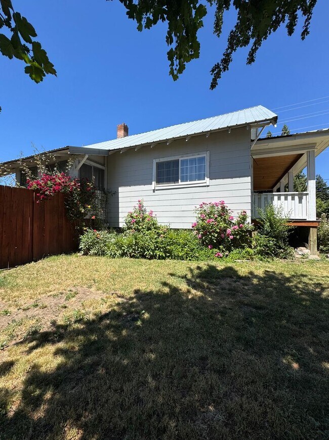 Building Photo - 509 N Cle Elum St