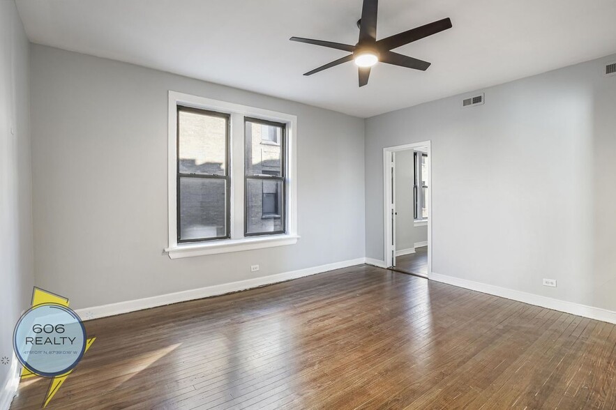 Building Photo - 1022 E Hyde Park Blvd