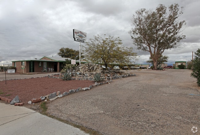 Building Photo - Wagon Wheel Inn Efficiency Apartments