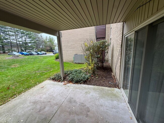 Building Photo - Charming 2-Bedroom Property (Water, Trash and Recycling and Sewer taken care by HOA)