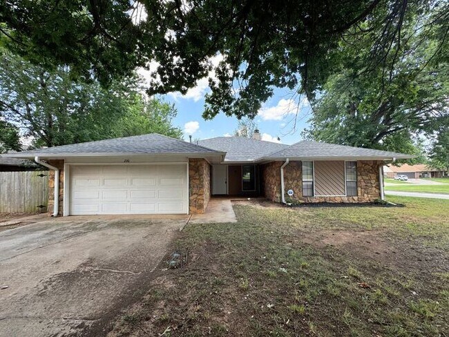 Building Photo - 200 Lochwood Cir