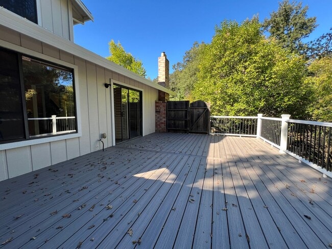 Building Photo - Quiet Home In Serene Green Belt In The Heart Of Citrus Heights