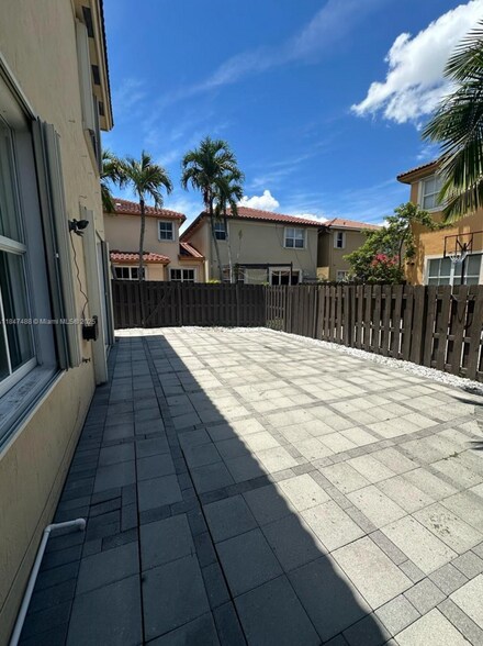 Building Photo - 7454 NW 112th Pl