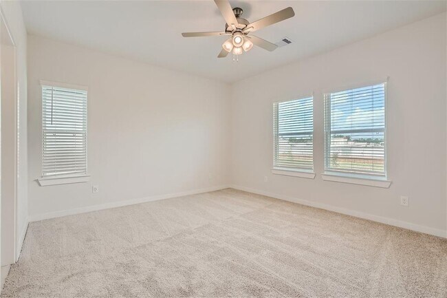 Building Photo - 33115 Oak Hts Pl
