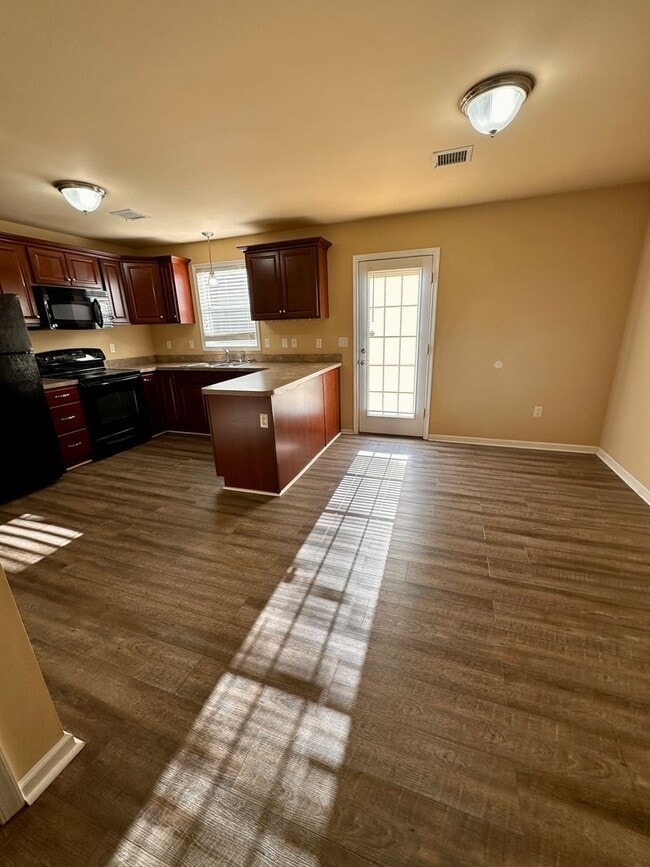 Building Photo - 2086 Market St Ext