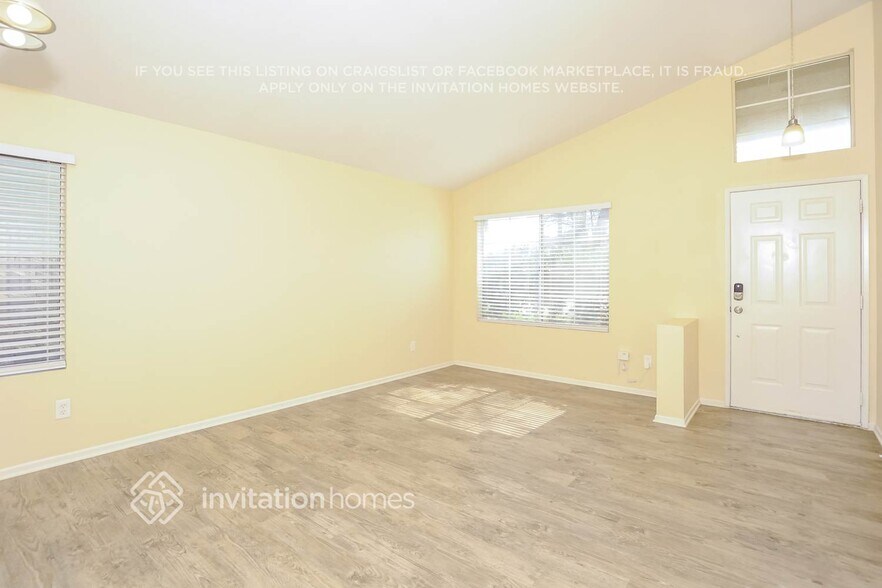 Building Photo - 39826 Milan Dr