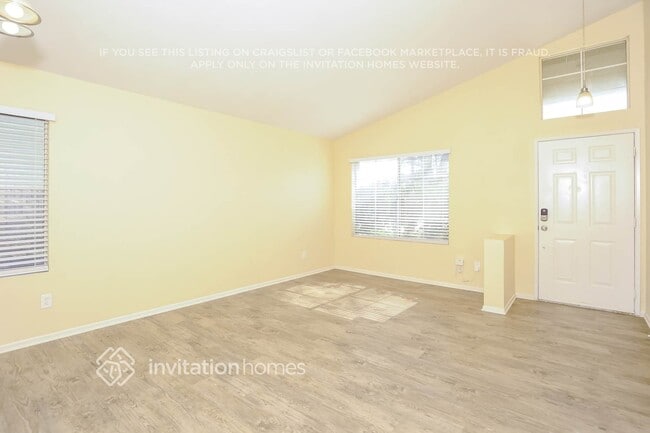Building Photo - 39826 Milan Dr