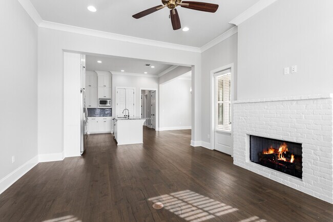 Building Photo - 2048 Perennial Ln