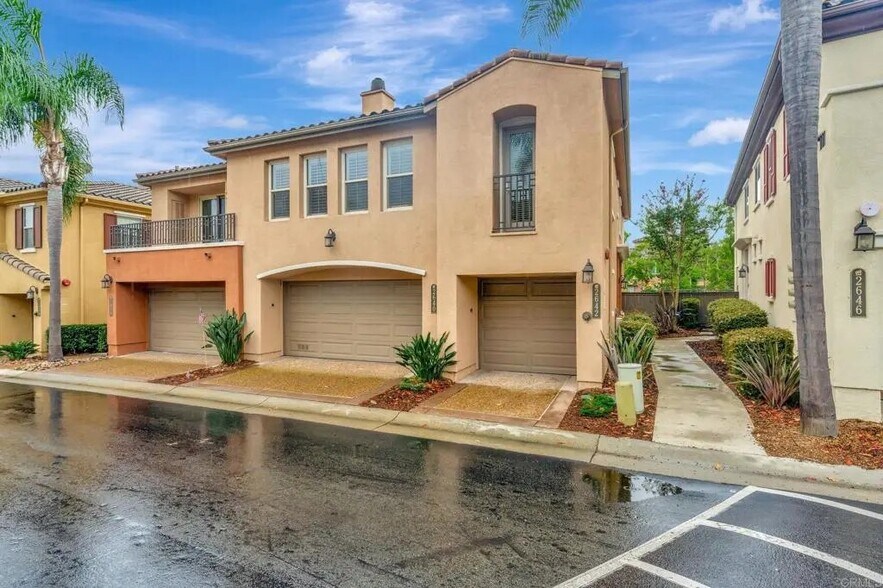 Building Photo - 2642 Bellezza Dr