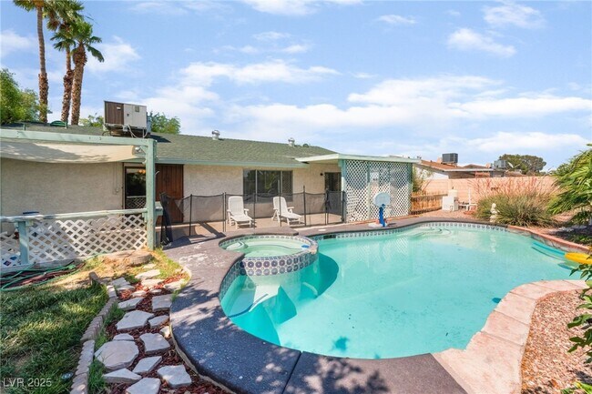 Building Photo - 6913 W Quail Hollow Dr