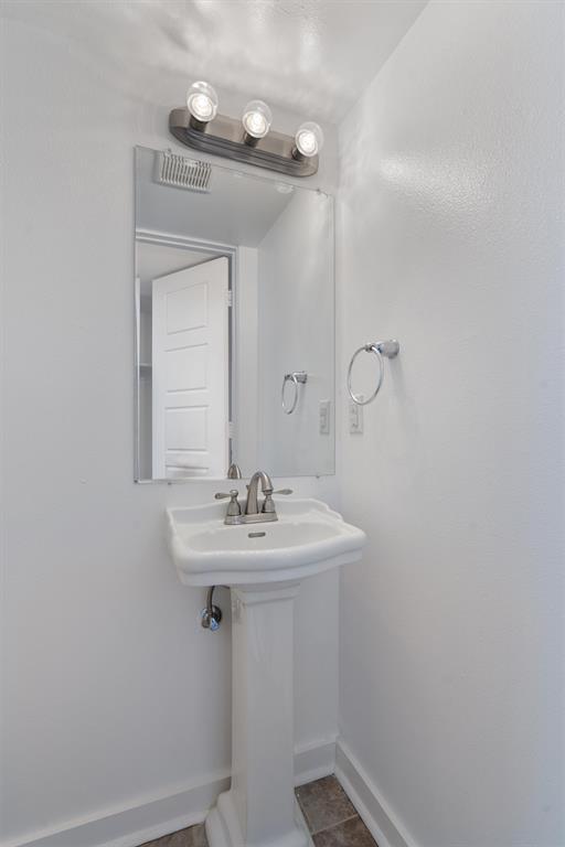 Building Photo - 6211 Manor Rd