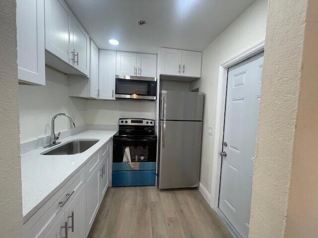 Building Photo - 304 N Tamarind Ave