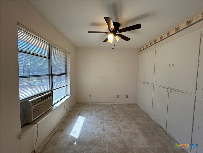 Building Photo - 11 La Mesa Dr