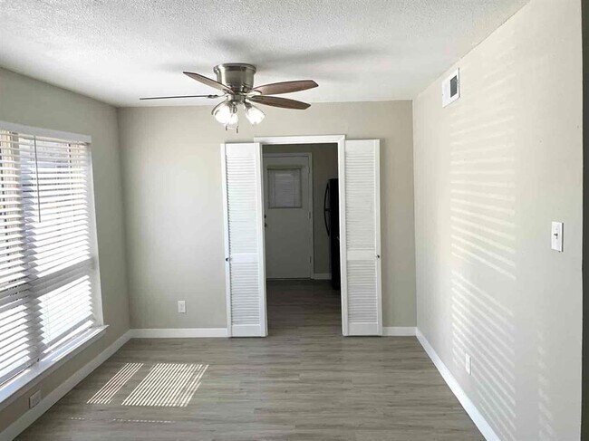 Building Photo - 10650 Steppington Dr