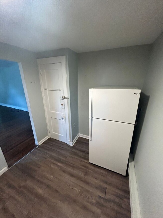 Building Photo - 2309 Tilbury Ave