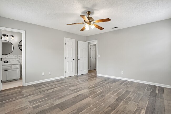 Building Photo - 208 Miner Dr